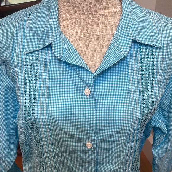 Ladies custom made embroidered shirt - Picture 2 of 6